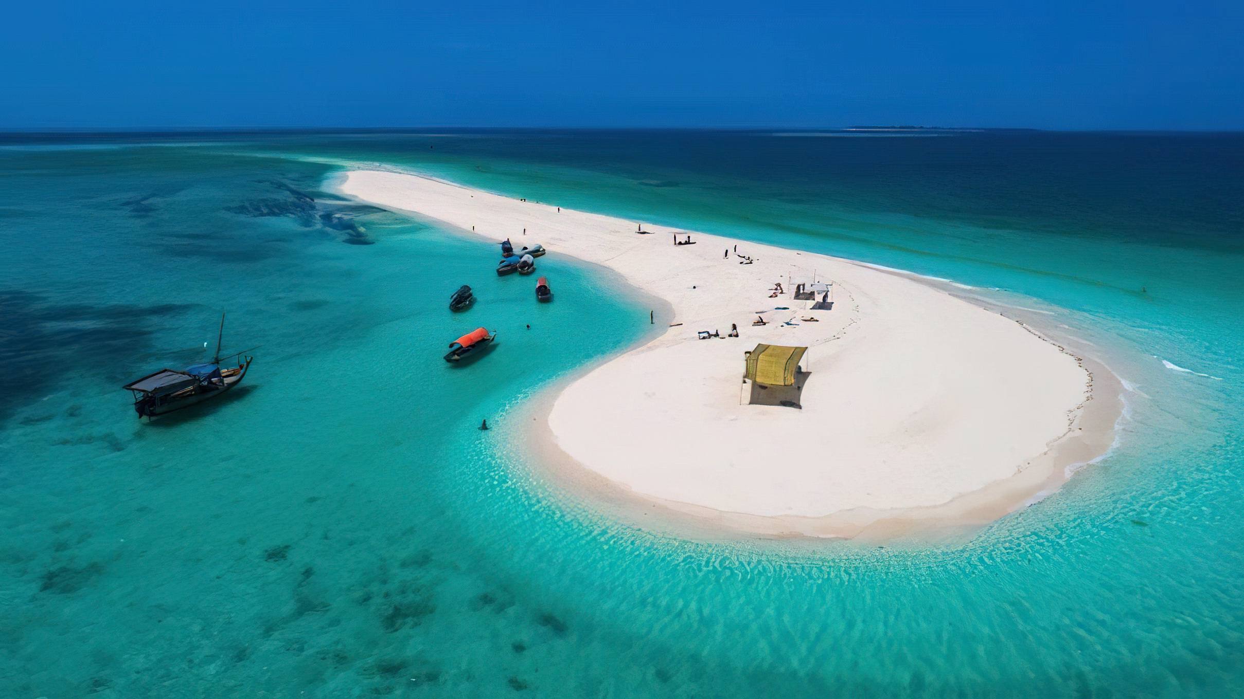 Aerial view of Pungume Island sandbank surrounded by turquoise waters and dhows — Day 6 Safari Blue